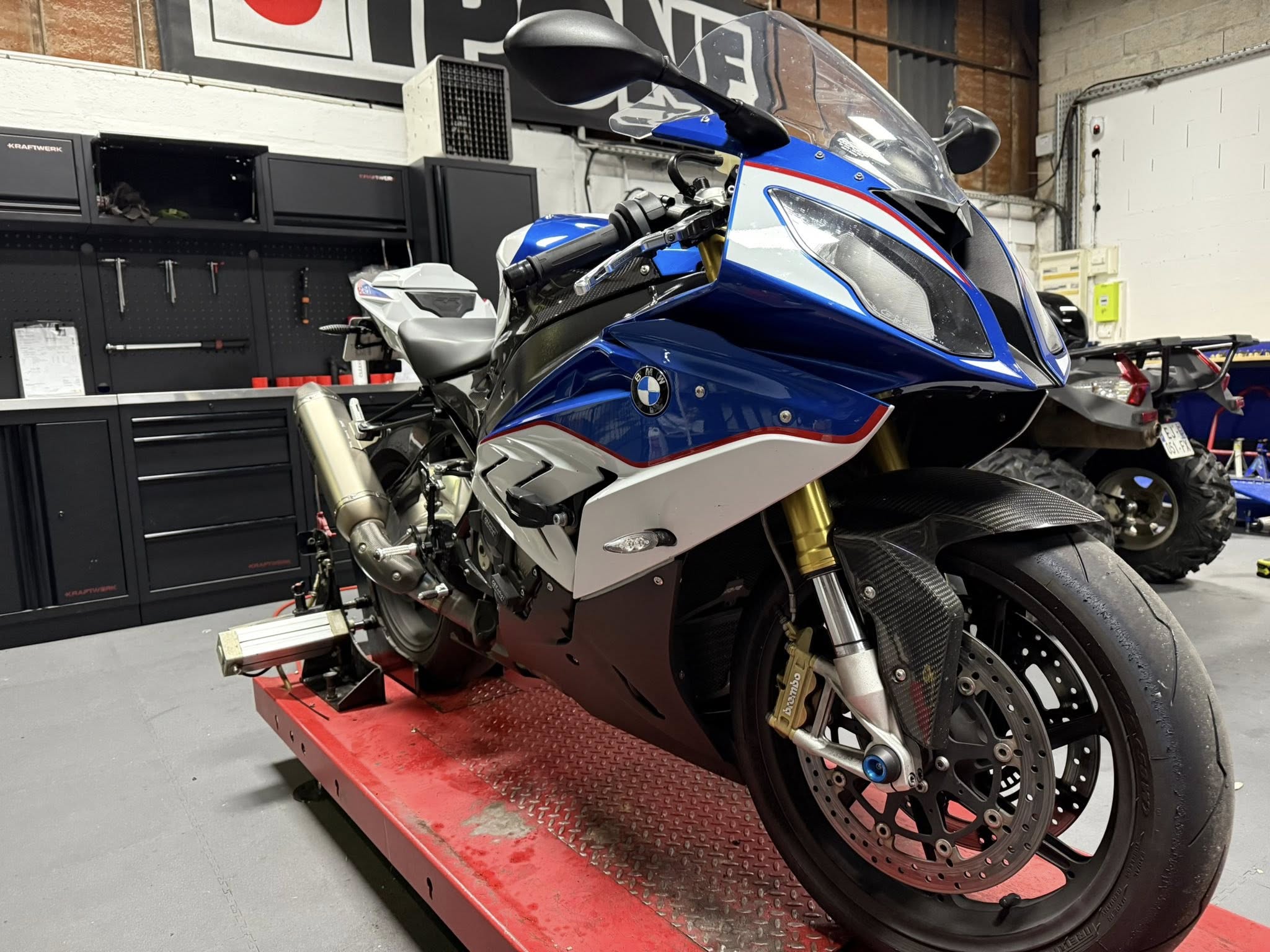 Moto exposee chez JLN Bike